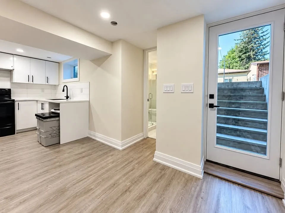 B - 624 Christie St, Toronto